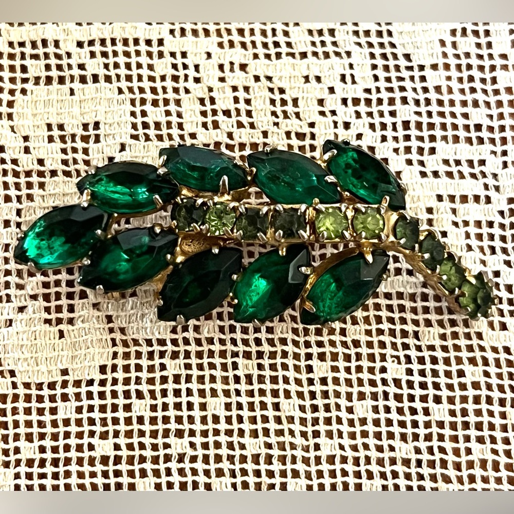 Vintage Attrib Juliana Emerald Green Rhinestone Brooch
